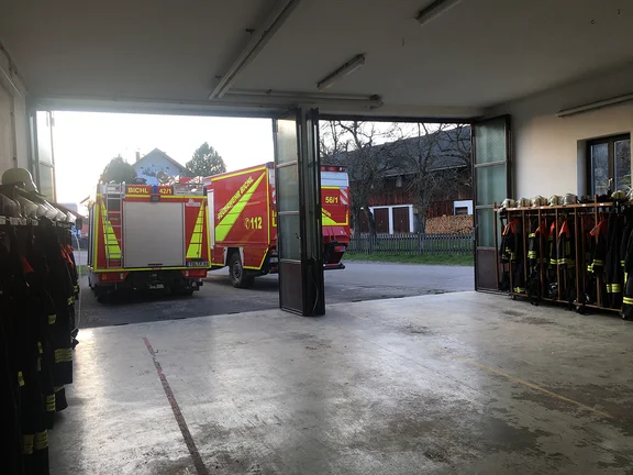 fahrzeughalle_feuerwehr-bichl-aussen.JPG